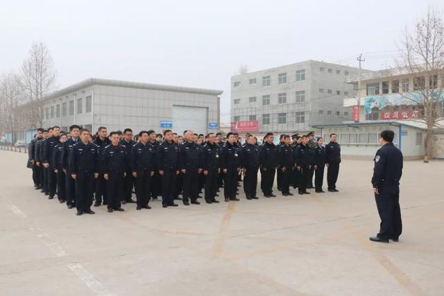 菏泽支队车管所组织开展队列训练和礼仪培训