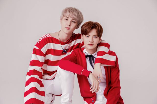 偶像练习生们微博首秀,百年会员蔡徐坤微博炸