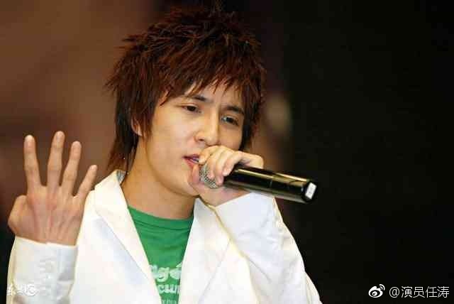 薛之谦年度内地最佳男歌手和现场人气王两个奖