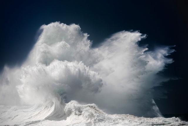 汹涌澎湃的海浪! 大海的咆哮