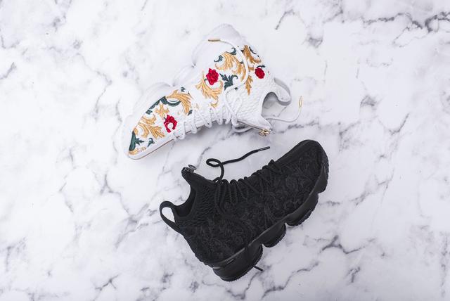 詹姆斯是穿着哪双球鞋才拿下NBA全明星赛MV