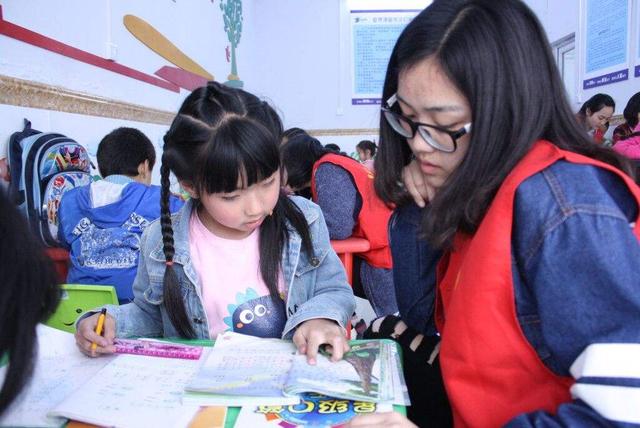 教育部要给中小学生课外培训减负,花钱少了,家