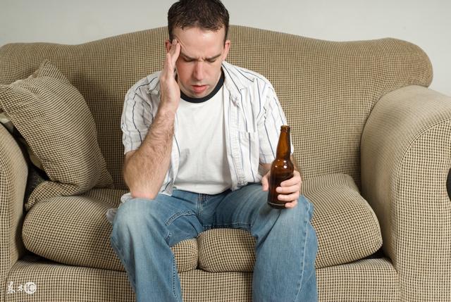 抽烟和喝酒哪个对身体伤害大?二者,男人该如何