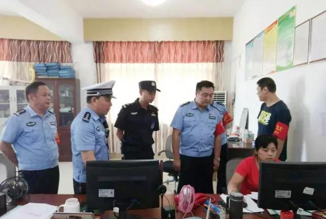 李忠同志深入客运站督导安保维稳工作