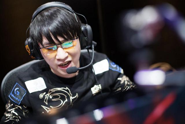 LOL微笑谈LPL:国内厉害的中单选手不多了,小