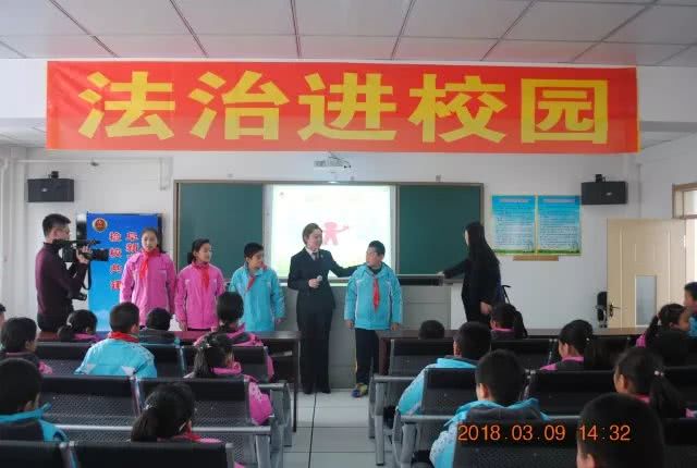 法律伴春风 法制进校园!