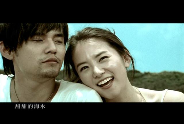 刘荷娜曾在2006年出演周杰伦《白色风车》的mv 女主角,从此被大众