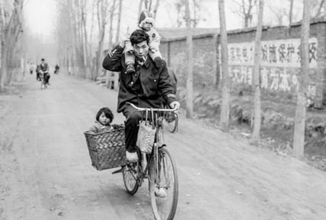 80年代中国老照片:图5娶老婆必备,图8勾起儿时回忆!