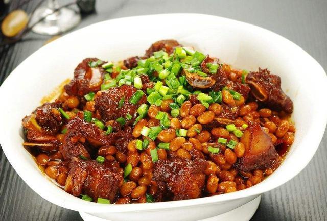 花生黄豆烧排骨▼