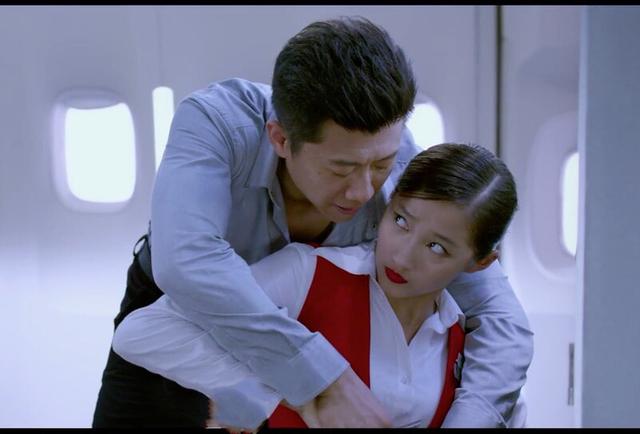 夏雨,邱泽,白举纲等主演的电影《浪漫天降》