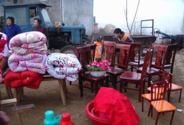 小伙因为女方家要的订婚彩礼钱太高,婚后大闹