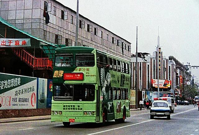 911路敞篷双层巴士1月1日退休!上海人再不能坐在公交车顶兜风了