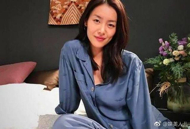 明星睡衣照片大公开,刘雯酷帅、杨幂粉嫩、鹿