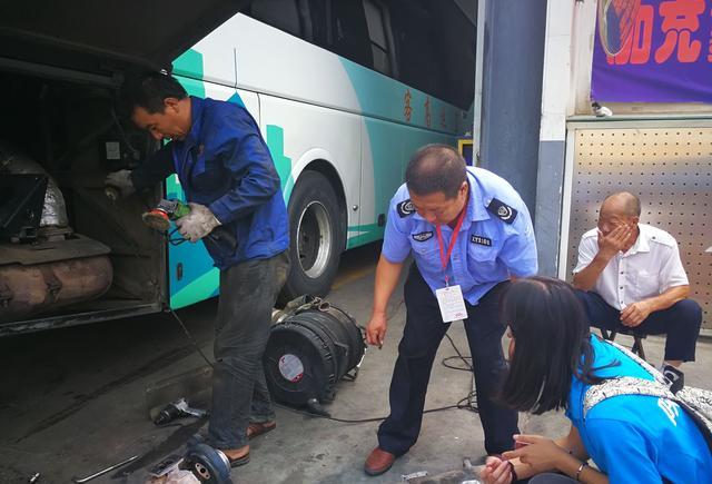 走进纺织城客运站 感受劳动者的辛苦与艰辛