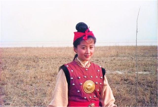 27岁演《风雨丽人》成名，销声匿迹20年，把19岁女儿养成学霸