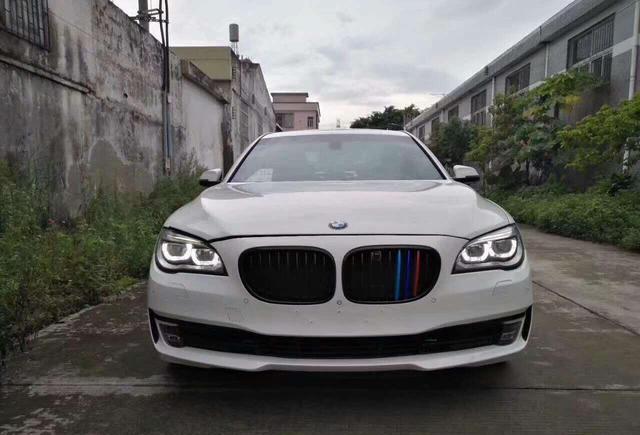 车龄4年的宝马750Li准新车况，30万出售可以入手吗？