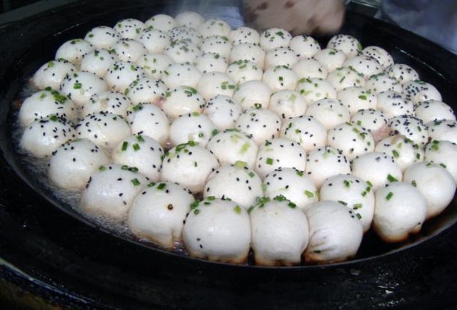 吉林特色美食生煎包,皮薄馅厚肉质鲜嫩,堪称生煎包中极品!