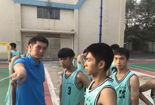 开平金山中学在江门市篮球赛和足球赛中均取得好成绩