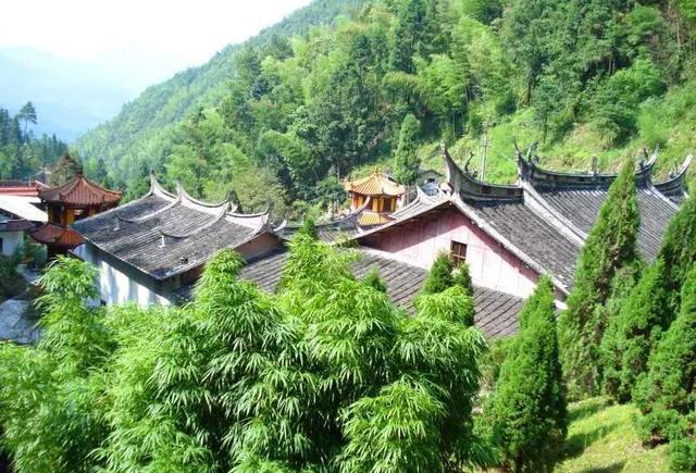 游永春锦斗镇乌髻岩有感