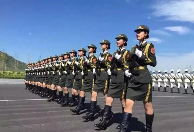 从女军制服来学习色彩和穿衣搭配