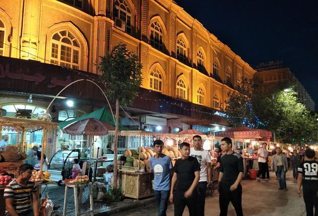 来喀什逛夜市,体验民族风情!