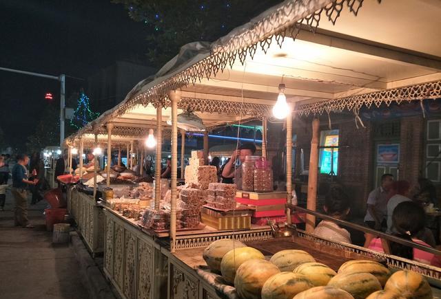 来喀什逛夜市,体验民族风情!