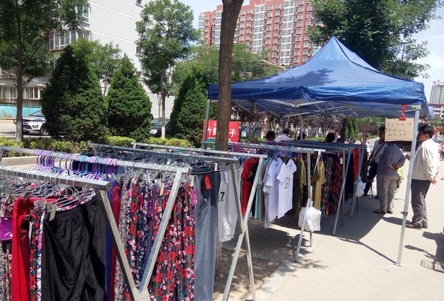 摆摊卖水果还是卖衣服，这是一个新手问题