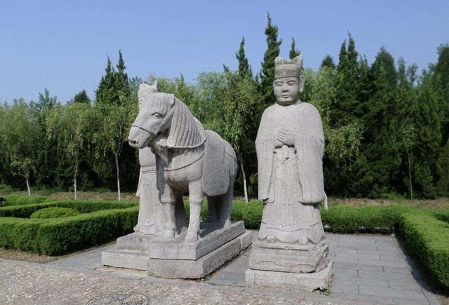 朱元璋能够成为皇帝，是父母坟地风水好吗