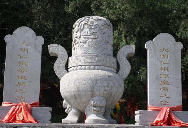 朱元璋能够成为皇帝，是父母坟地风水好吗