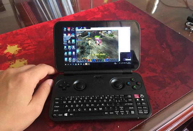 你们用5.5寸PC掌机玩大型网游,让高价配台式