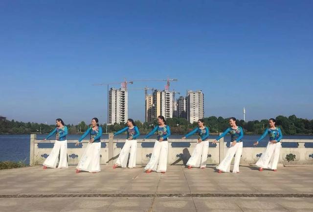 魏新雨歌曲《最美的情缘》走红 成广场舞新宠