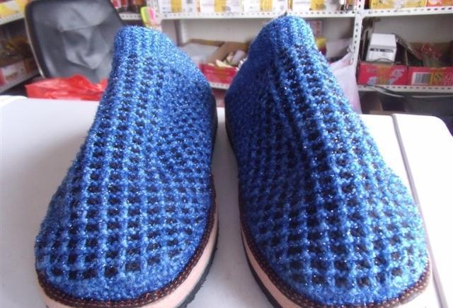 宝妈一步步教您编织双色毛线拖鞋,上手太简单