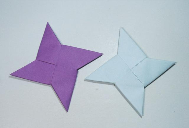 儿童手工折纸:简单飞镖的折法步骤图解