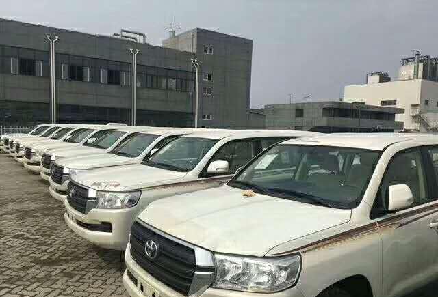 17款丐版酷路泽4000天津港自贸区行情57万历史最低价