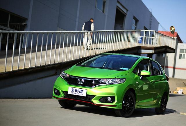 当秒天秒地秒空气的思域碰到这辆超跑版的飞度谁更厉害呢