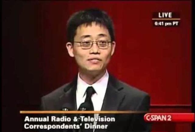 华裔脱口秀演员黄西:不必太在意口音 文化更重要