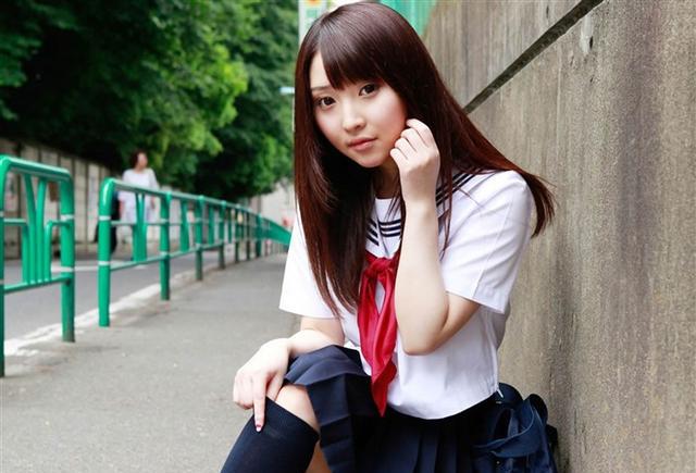 陪女友体检,大夫的小动作让我生疑,偷看病例本