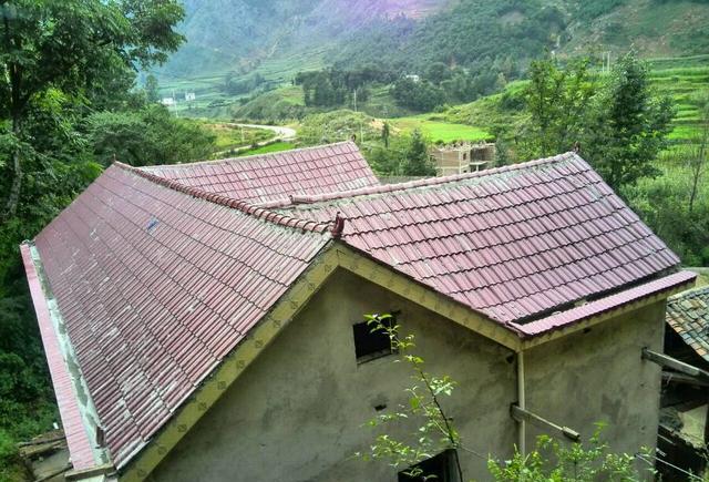 小伙20万自建别墅贷款6w一年2分利息 网友:屋