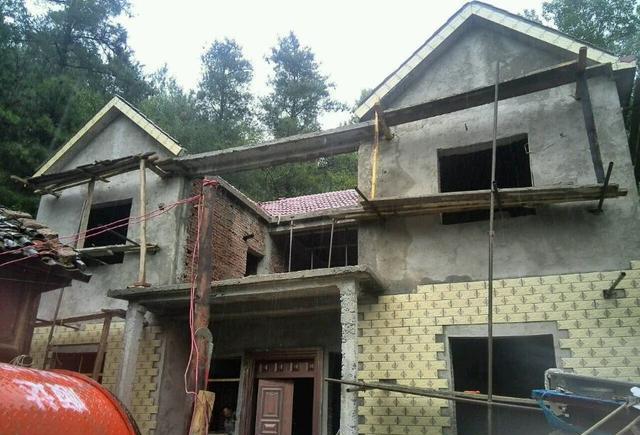 小伙20万自建别墅贷款6w一年2分利息 网友:屋