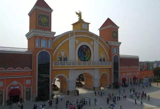 给家一个爱的小镇!佛山新昌奥莱综合体验小镇