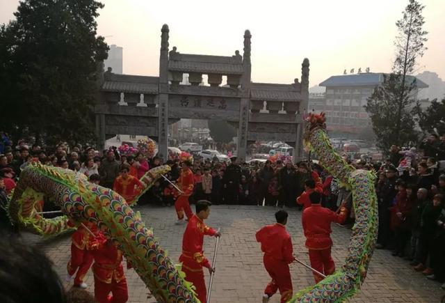 南阳卧龙岗春节旅游开门红 大年初一上万人游卧龙岗