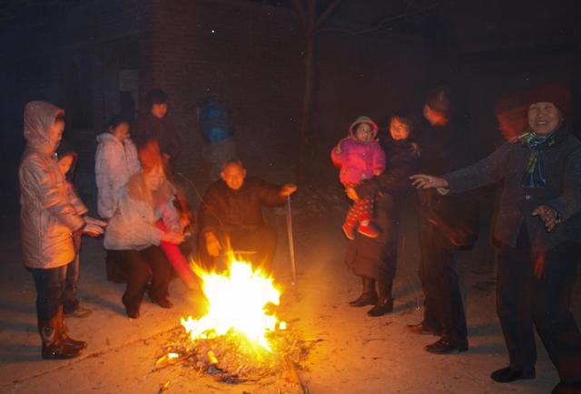 曲靖,幸福之乡!在曲靖的农村冬天确实很冷,冬天烤火取暖!