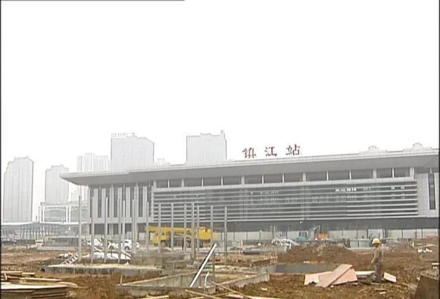 镇江火车站北广场改造工程进入冲刺阶段 明年1月1号正式投入使用
