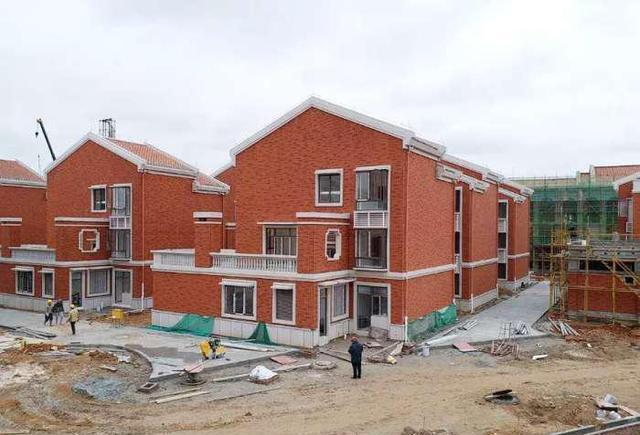 化州隔离一老板出资8000多万为村民建别墅,每