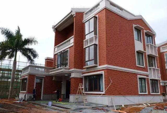 化州隔离一老板出资8000多万为村民建别墅,每