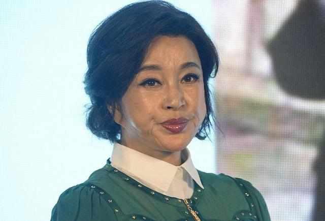 刘晓庆整容后遗症,出席活动吓坏观众,刘晓庆像戴了张假脸!