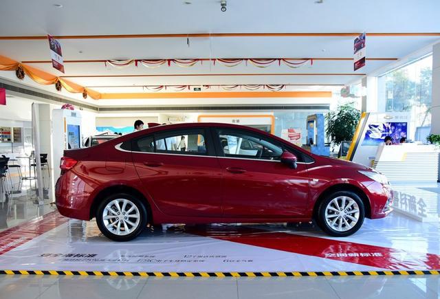 15万3款车，竟搭载自动泊车，倒车入库问题终于解决了