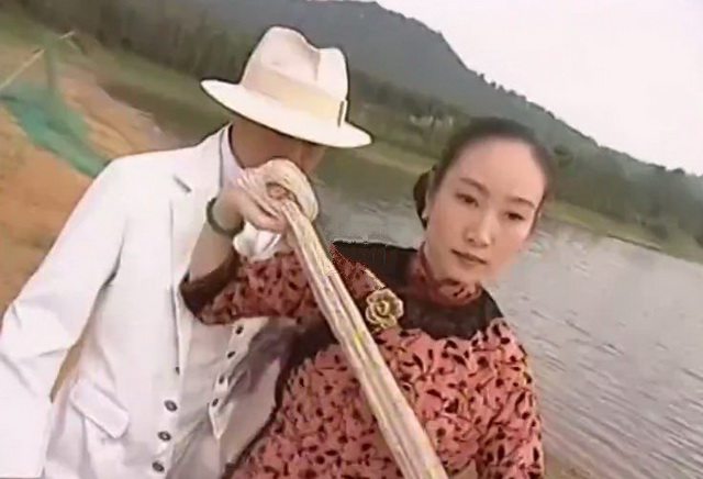 护士转行当演员，丈夫去世11年未再嫁，如今淡出，独自抚养女儿
