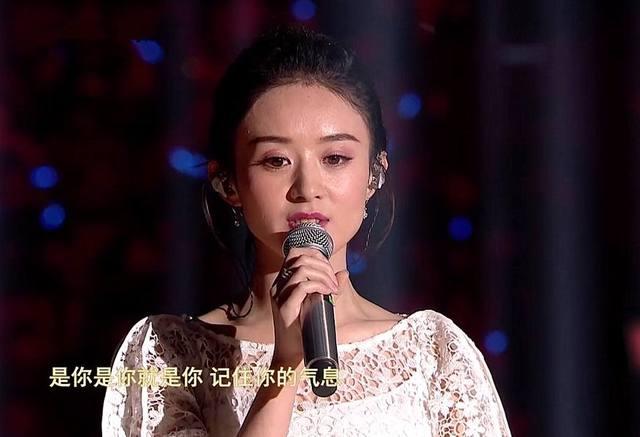 赵丽颖在跨年演唱会上初次唱歌紧张到令人屏住呼吸, 好真实的颖宝