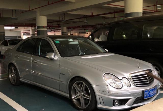 最后的四眼奔:奔驰W211 E63 AMG,亮点在车牌